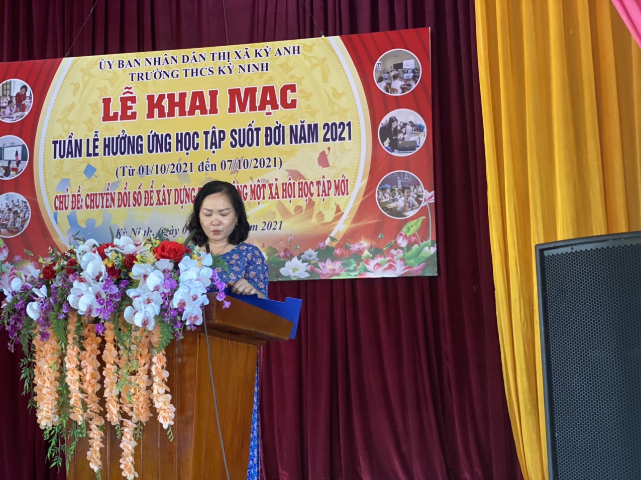 Cô giáo Trần Thị Mai Hương - Phó Hiệu trưởng Trường THCS Kỳ Ninh phát biểu khai mạc buổi lễ.