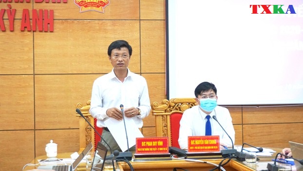 Đồng chí Phan Duy Vĩnh - Phó Bí thư Thường trực Thị ủy, Chủ tịch HĐND thị xã phát biểu chỉ đạo hội nghị