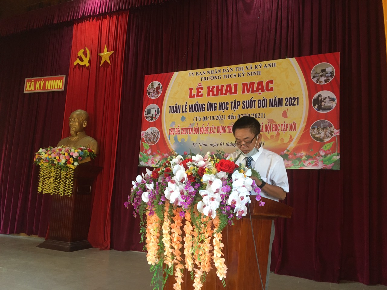 Thầy giáo Nguyễn Minh Đạo - Hiệu trưởng trường THCS Kỳ Ninh phát biểu cung ứng cơ hội học tập suốt cho người hoc