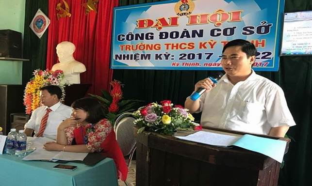 Đ/c: Nguyễn Hữu Sum TUV, Trưởng phòng Giáo dục Đào tạo thị xã Kỳ Anh phát biểu tại Đại hội