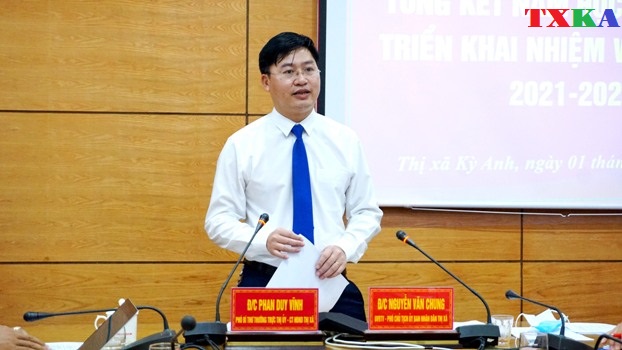 Đồng chí Nguyễn Văn Chung - UVBTV, Phó Chủ tịch UBND thị xã kết luân hội nghị.